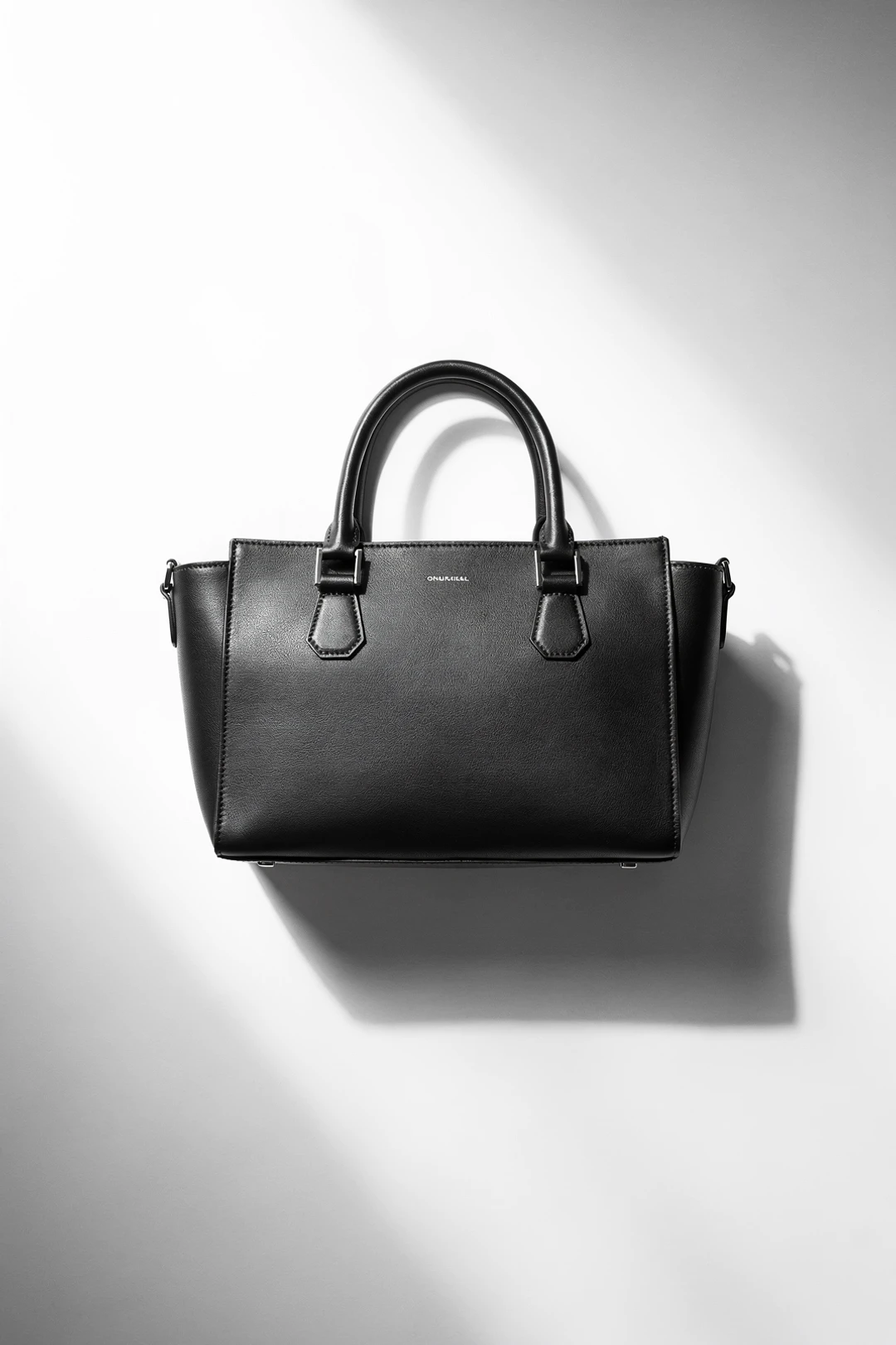 LOOK 04 — Leather Bag (가상)